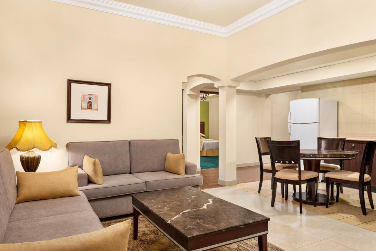 Eastyard Dammam Hotel - Formerly Ramada By Wyndham Dammam Esterno foto